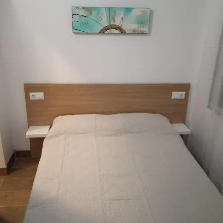 Economica Con Bano Privado En Pleno Centro De Figueres Gasthof